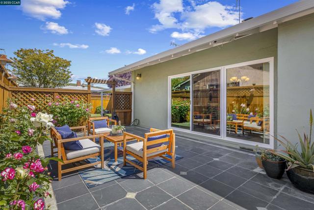 30450 Oakmont Way, Hayward CA: https://media.crmls.org/mediaz/773ade2b-7854-4d3f-b3d2-8fccc2fab06b.jpg