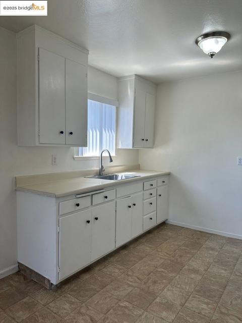 3044 Capp ST, Oakland CA: https://media.crmls.org/mediaz/773b2214-71ae-40e2-9d41-f3533d532596.jpg
