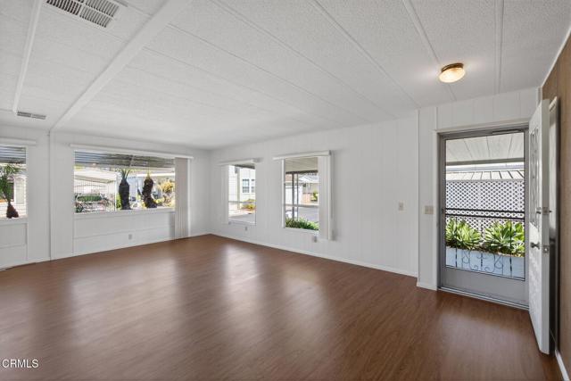 Detail Gallery Image 12 of 42 For 125 Frost Cir #125,  Ventura,  CA 93003 - 2 Beds | 2 Baths