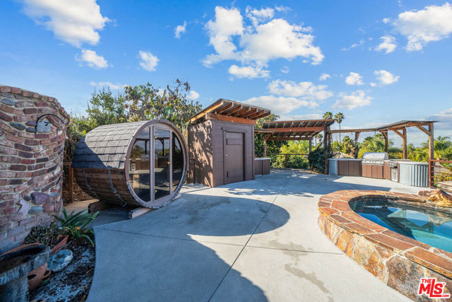 32070 Via Vera, Bonsall CA: https://media.crmls.org/mediaz/773c191c-1ba8-4927-8022-63303c6ef309.jpg