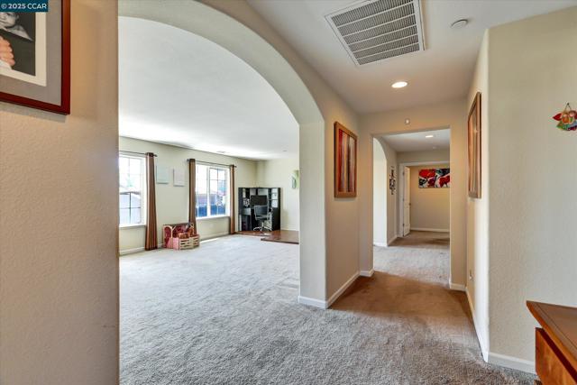 4007 Oak Knoll St, Antioch CA: https://media.crmls.org/mediaz/773c9a67-cfdd-4cc5-b8a3-c64fa2c85428.jpg