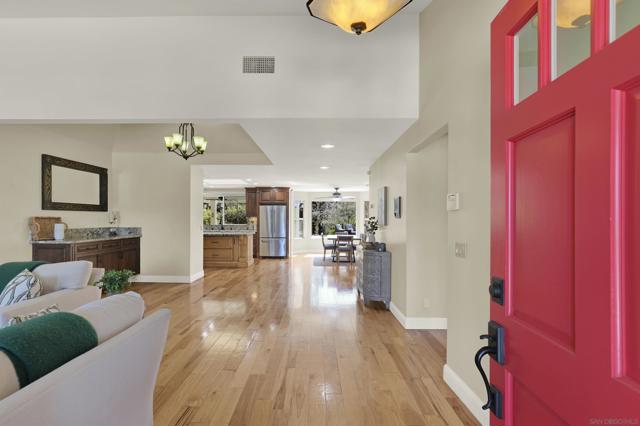 1033 1035 Summit Trl, Escondido CA: https://media.crmls.org/mediaz/773c9aeb-ea07-440d-a97b-f0e7bee021e9.jpg