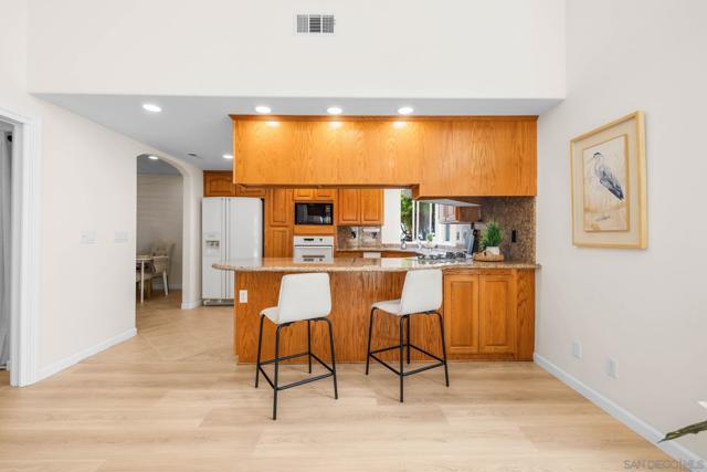 3560 Donna Dr, Carlsbad CA: https://media.crmls.org/mediaz/773ca6d9-96f3-4133-8aad-60fab4926772.jpg