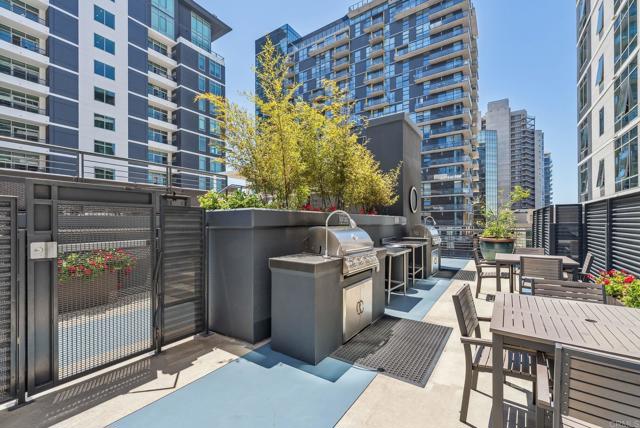 425 W Beech Street, San Diego CA: https://media.crmls.org/mediaz/773d02aa-4c27-4f01-8af7-0c0cd6a89ba7.jpg