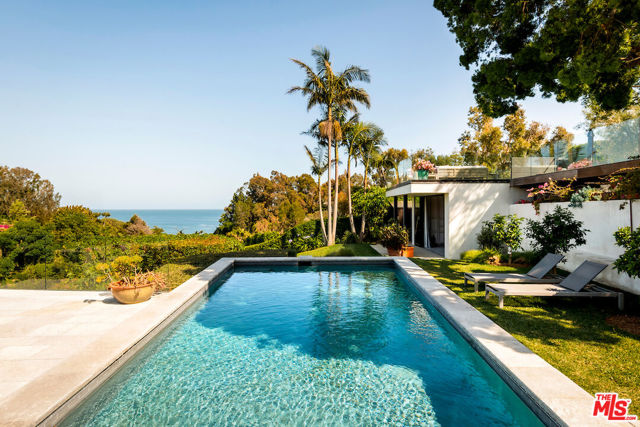 28837 Grayfox Street, Malibu CA: https://media.crmls.org/mediaz/773d1a2d-0feb-40fe-a9ae-63a85f6d6471.jpg