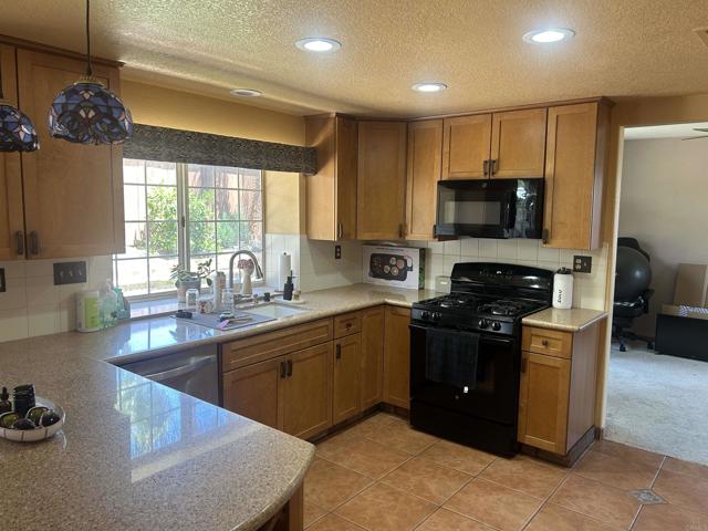 402 Calle Corazon, Oceanside CA: https://media.crmls.org/mediaz/773d6a0f-4531-4612-9794-819edea150ca.jpg