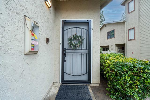 Detail Gallery Image 2 of 23 For 1540 Concord Way #D,  Chula Vista,  CA 91911 - 2 Beds | 2/1 Baths