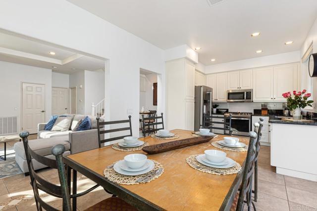 Detail Gallery Image 11 of 38 For 12415 Ruette Alliante, San Diego,  CA 92130 - 4 Beds | 2/1 Baths