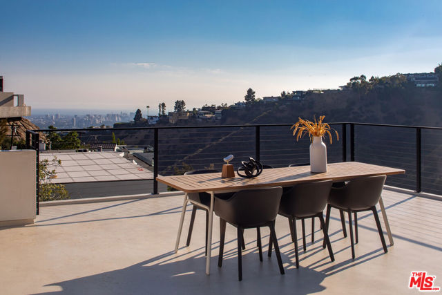 1943 Sunset Plaza Drive, Los Angeles CA: https://media.crmls.org/mediaz/773e2689-3a10-40a3-a0e0-7d280dd9ffb2.jpg