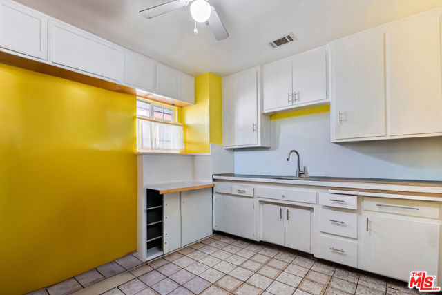 10626 Mountair Avenue, Tujunga CA: https://media.crmls.org/mediaz/773e5a80-cdf6-4156-b3a3-90e4d5d5c1d2.jpg