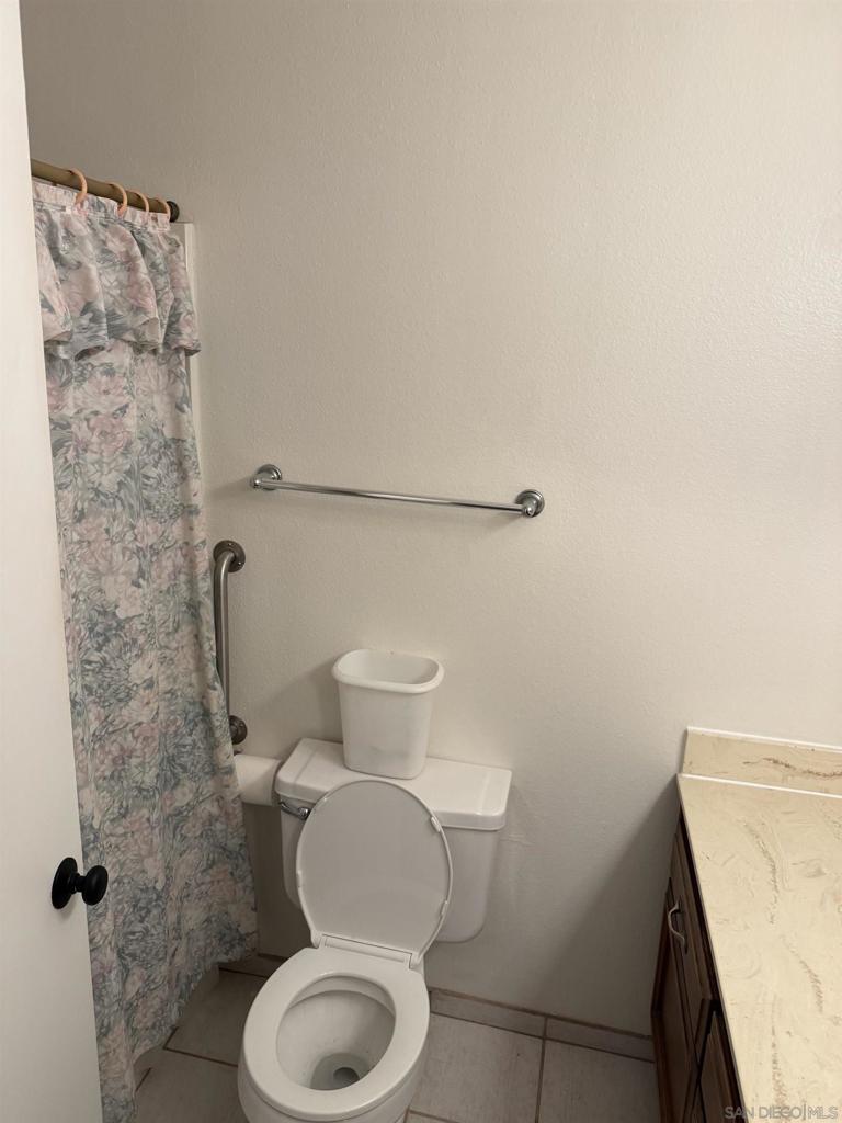https://media.crmls.org/mediaz/773ee378-bcdd-4bbf-b8e8-90a6584a3f57.jpg?preset=X-Large