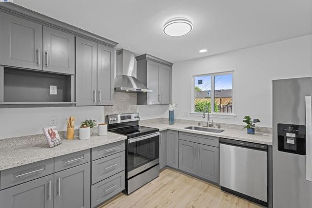 4564 Piper St, Fremont CA: https://media.crmls.org/mediaz/773ee904-23f7-4fbb-8fed-fd43bb9f122e.jpg