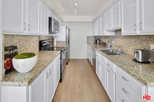 201 OCEAN Avenue, Santa Monica CA: https://media.crmls.org/mediaz/773f04f9-85b5-4ebc-a177-ce11d75002dd.jpg