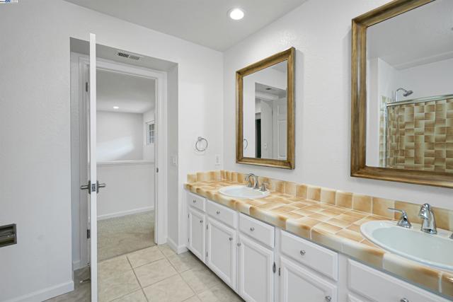 311 Andros Dr, San Ramon CA: https://media.crmls.org/mediaz/773f547a-c3a8-4489-afce-460cbc260c0f.jpg