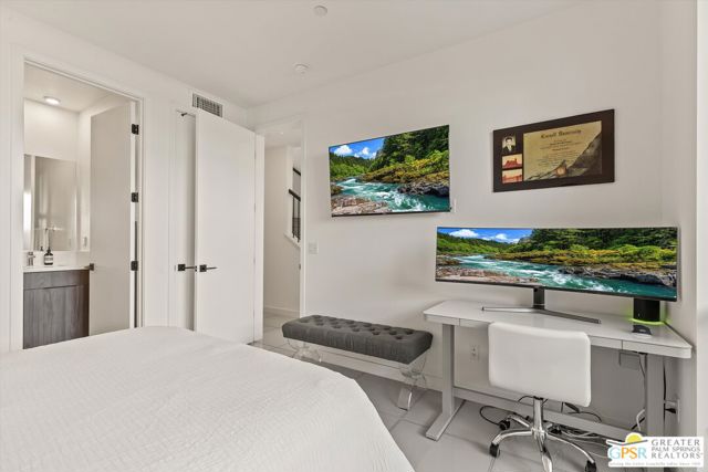 906 Cameron Center Drive, Palm Springs CA: https://media.crmls.org/mediaz/773f71fb-ea64-4000-aedb-f0c3324c1c3c.jpg