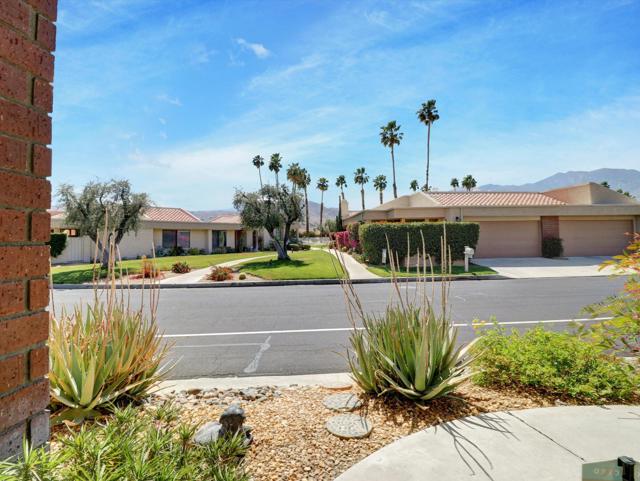 35738 Calle Montigo, Cathedral City CA: https://media.crmls.org/mediaz/773fd804-d417-4c82-9fb6-de89531cd67e.jpg
