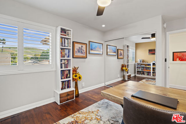 877 Chelsea Court, Simi Valley CA: https://media.crmls.org/mediaz/773fdd0a-1e56-4b2e-941b-9972c39105e3.jpg