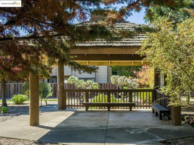 1130 Richmond ST, El Cerrito CA: https://media.crmls.org/mediaz/77409aec-020e-4934-8a01-ca583669ad0e.jpg