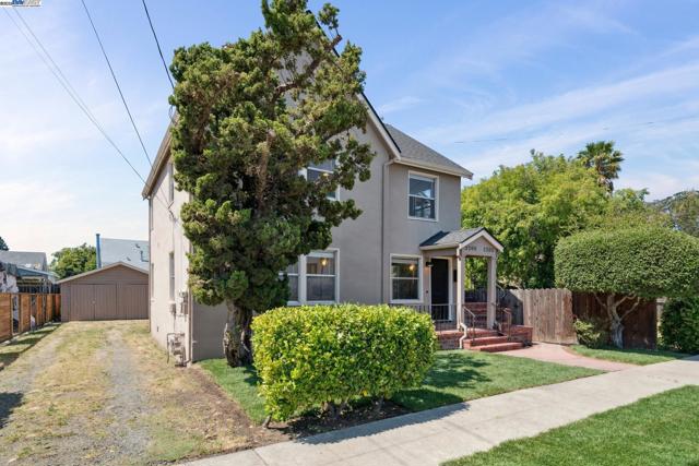 2200 Peach St, Pinole CA: https://media.crmls.org/mediaz/7740a032-7a4b-42aa-86eb-b3a0d5888264.jpg
