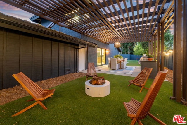 22824 Margarita Drive, Woodland Hills CA: https://media.crmls.org/mediaz/7740b1a3-85fa-46ea-a496-ce5bceea423e.jpg