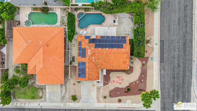 1425 E Luna Way, Palm Springs CA: https://media.crmls.org/mediaz/7740e8f2-aafe-466f-89dc-91d81b571dc9.jpg