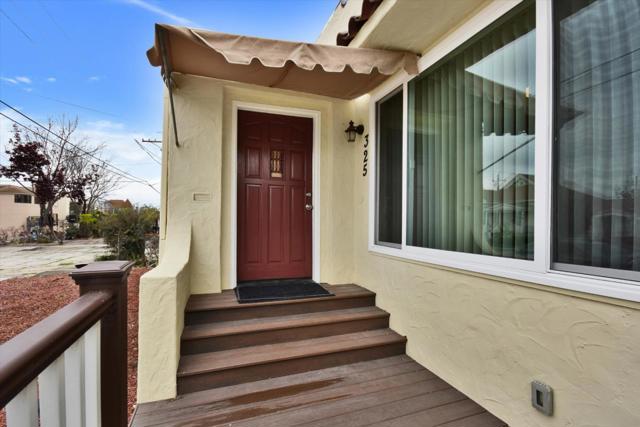 325 Capitol Street, Salinas CA: https://media.crmls.org/mediaz/774156db-5b7d-4a18-b62a-3343ded62d53.jpg