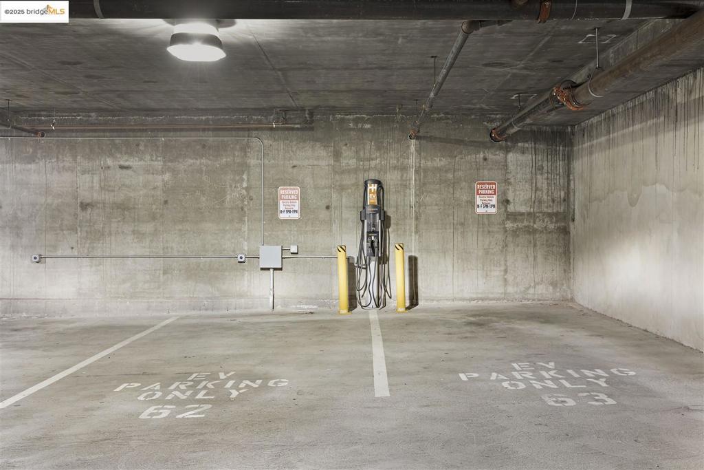 https://media.crmls.org/mediaz/7742129f-5a11-4bfa-b826-0a90b8cdb091.jpg?preset=X-Large