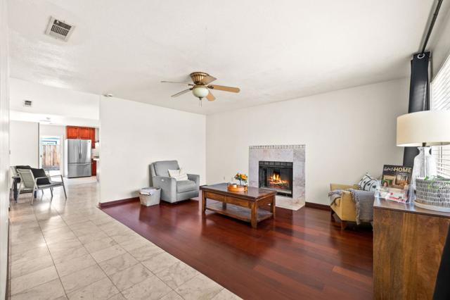 1014 Croyden Way, Manteca CA: https://media.crmls.org/mediaz/77423aa6-0c56-4f63-9f64-a48c230b453c.jpg