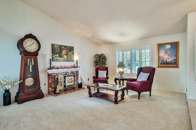 3616 Pebble Place, Newbury Park CA: https://media.crmls.org/mediaz/77423ee1-a5e2-4d41-9005-b9dc0a57d6ec.jpg