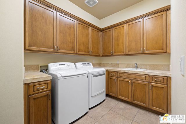 16 Villaggio Place, Rancho Mirage CA: https://media.crmls.org/mediaz/77424b75-cf30-4b05-85ae-2c254fc072e1.jpg