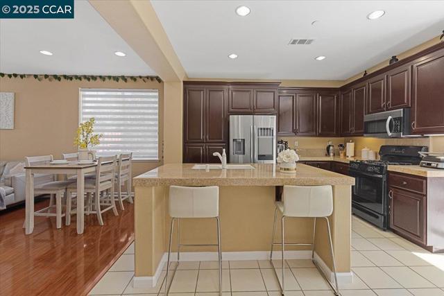 34102 Zaner Way, Union City CA: https://media.crmls.org/mediaz/77427bb8-6795-4fcc-ba4e-d63019ae93f8.jpg