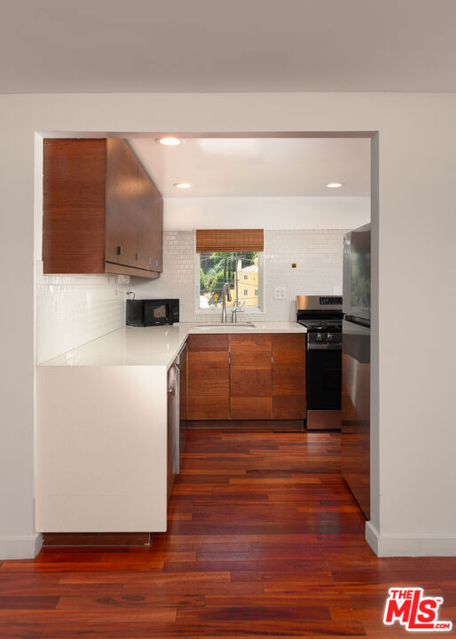 2108 Tavern Trail, Los Angeles CA: https://media.crmls.org/mediaz/7742dad7-b509-40a2-b18f-8060f72e0b95.jpg