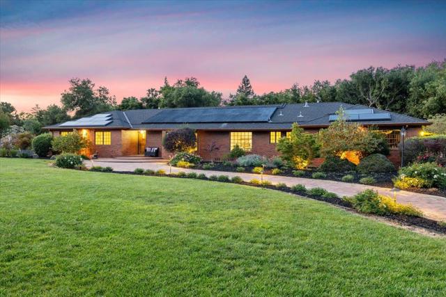 20811 Norada Court, Saratoga CA: https://media.crmls.org/mediaz/77433e0d-a490-409e-a838-b6496ecd2d6a.jpg
