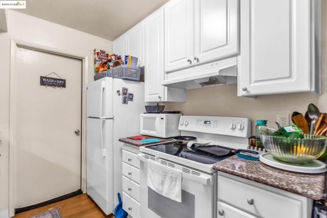 301 Country View Ln, Pleasant Hill CA: https://media.crmls.org/mediaz/7743a050-e19e-4d49-acb0-9dc5f276afdb.jpg