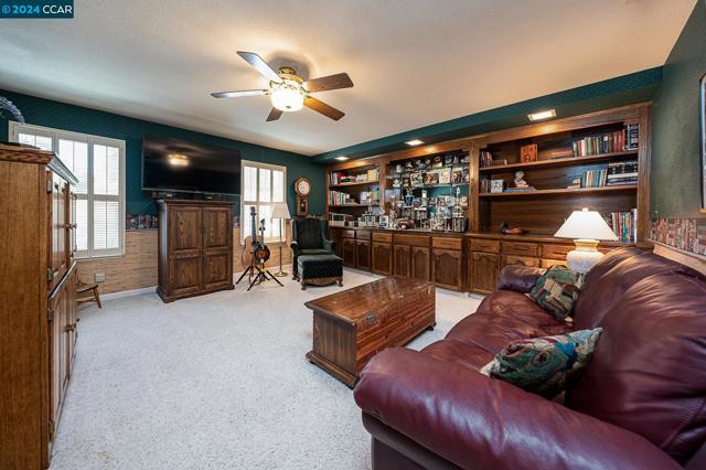Image 39 of 59 For 604 Lomond Cir