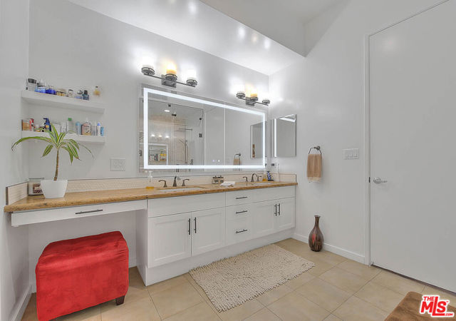 13020 Pacific, Playa Vista CA: https://media.crmls.org/mediaz/77447d3d-a577-481d-89a6-2725cb122178.jpg