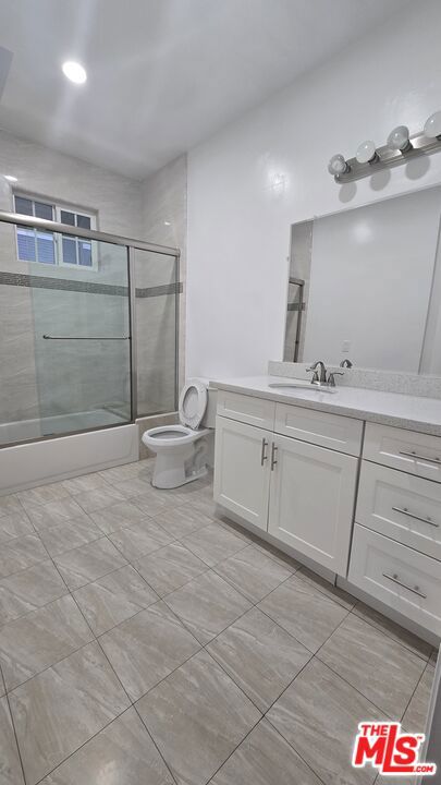 116 S Alexandria Avenue, Los Angeles CA: https://media.crmls.org/mediaz/7744e448-7fab-4b35-a711-a185ee97c164.jpg
