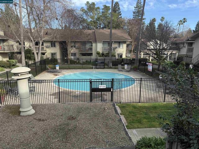 2564 Walnut Blvd, Walnut Creek CA: https://media.crmls.org/mediaz/77451913-f0ca-458b-9449-f428e87e9458.jpg