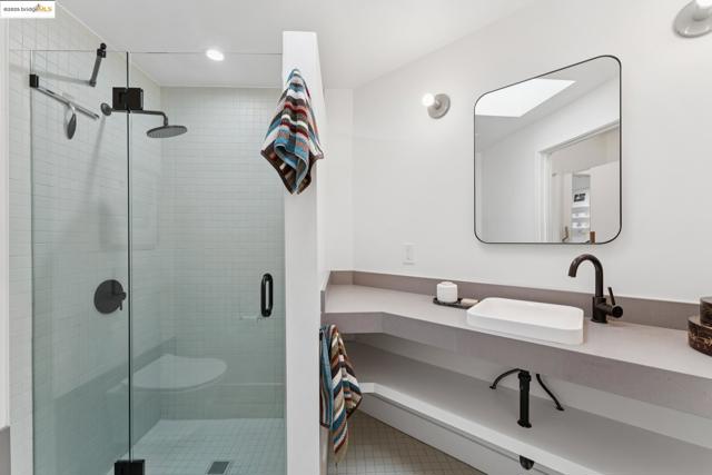 1415 Devonshire Dr, El Cerrito CA: https://media.crmls.org/mediaz/774520de-8b70-4133-8f9c-1574152dc202.jpg