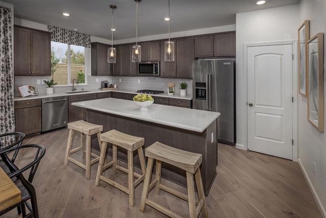 1871 Peony Street, Hollister CA: https://media.crmls.org/mediaz/77459540-f647-4480-989a-c64d872bb1a0.jpg