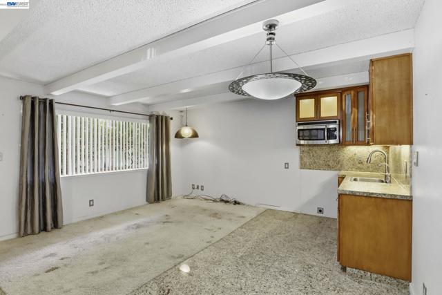 Image 32 of 48 For 2550 Damuth St