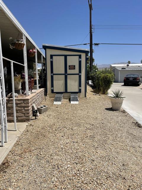 73729 Broadmoor Drive, Thousand Palms CA: https://media.crmls.org/mediaz/7745cf0e-dcf3-44ba-9fc9-35d230cba549.jpg