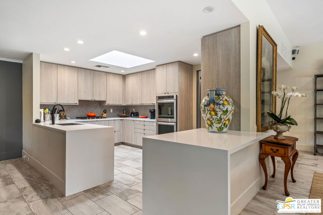 46 Princeton Drive, Rancho Mirage CA: https://media.crmls.org/mediaz/774641dc-a48e-4553-9b24-012199e452ac.jpg