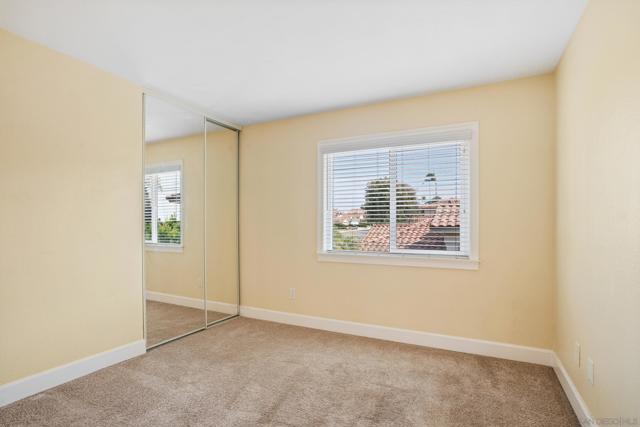 2009 Applewood Ln, Vista CA: https://media.crmls.org/mediaz/7746c7f3-054a-4f66-8c92-17dc18e30a7d.jpg