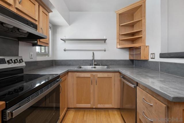 2600 Torrey Pines Rd, La Jolla CA: https://media.crmls.org/mediaz/7746d283-1761-445c-8732-248dcd1b0ce9.jpg