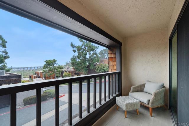 2191 Caminito Del Barco, Del Mar CA: https://media.crmls.org/mediaz/7747ab9c-acb4-44c0-b31d-c30c4d6de7a6.jpg