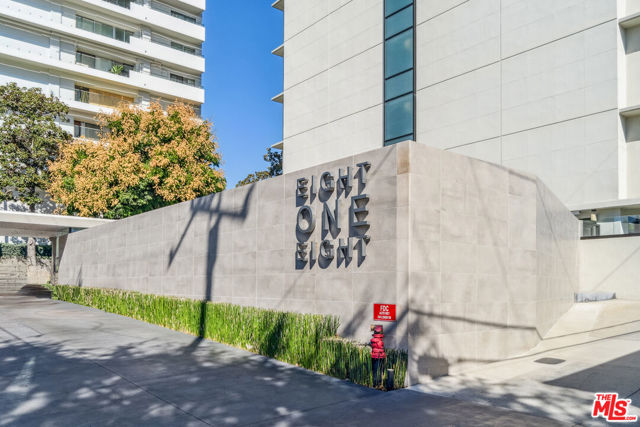818 N Doheny Drive, West Hollywood CA: https://media.crmls.org/mediaz/7747c5a5-97f8-402b-86ad-f1b681bf3f10.jpg
