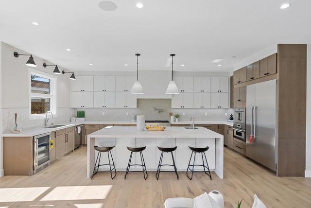 1303 American Way, Menlo Park CA: https://media.crmls.org/mediaz/774853d3-3bca-4925-a4ca-28718919bd0f.jpg