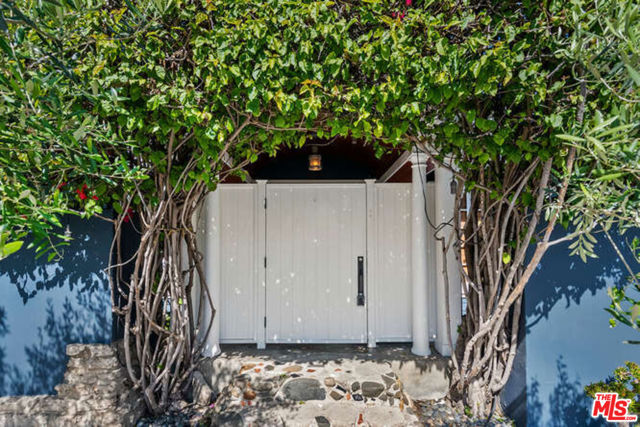 135 Ocean Way photo 3