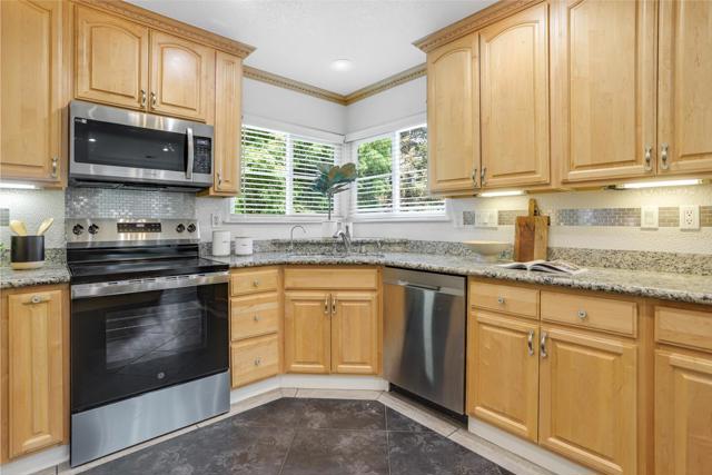 1658 Parkview Green Circle, San Jose CA: https://media.crmls.org/mediaz/774981cc-b5de-4ea9-ac70-629acc9e742d.jpg